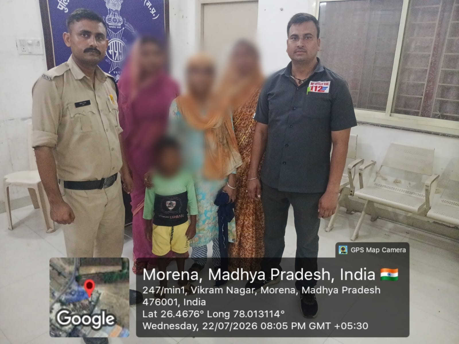 मुरैना के थाना स्टेशन रोड क्षेत्र में 05 वर्षीय गुम बालक को, डायल-112 जवानों ने परिजन से मिलाया।